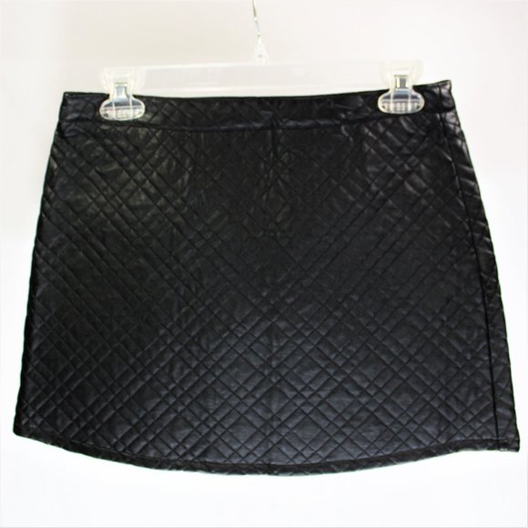 Forever 21 | Black Quilted Faux Leather Mini Skirt - Picture 4 of 4
